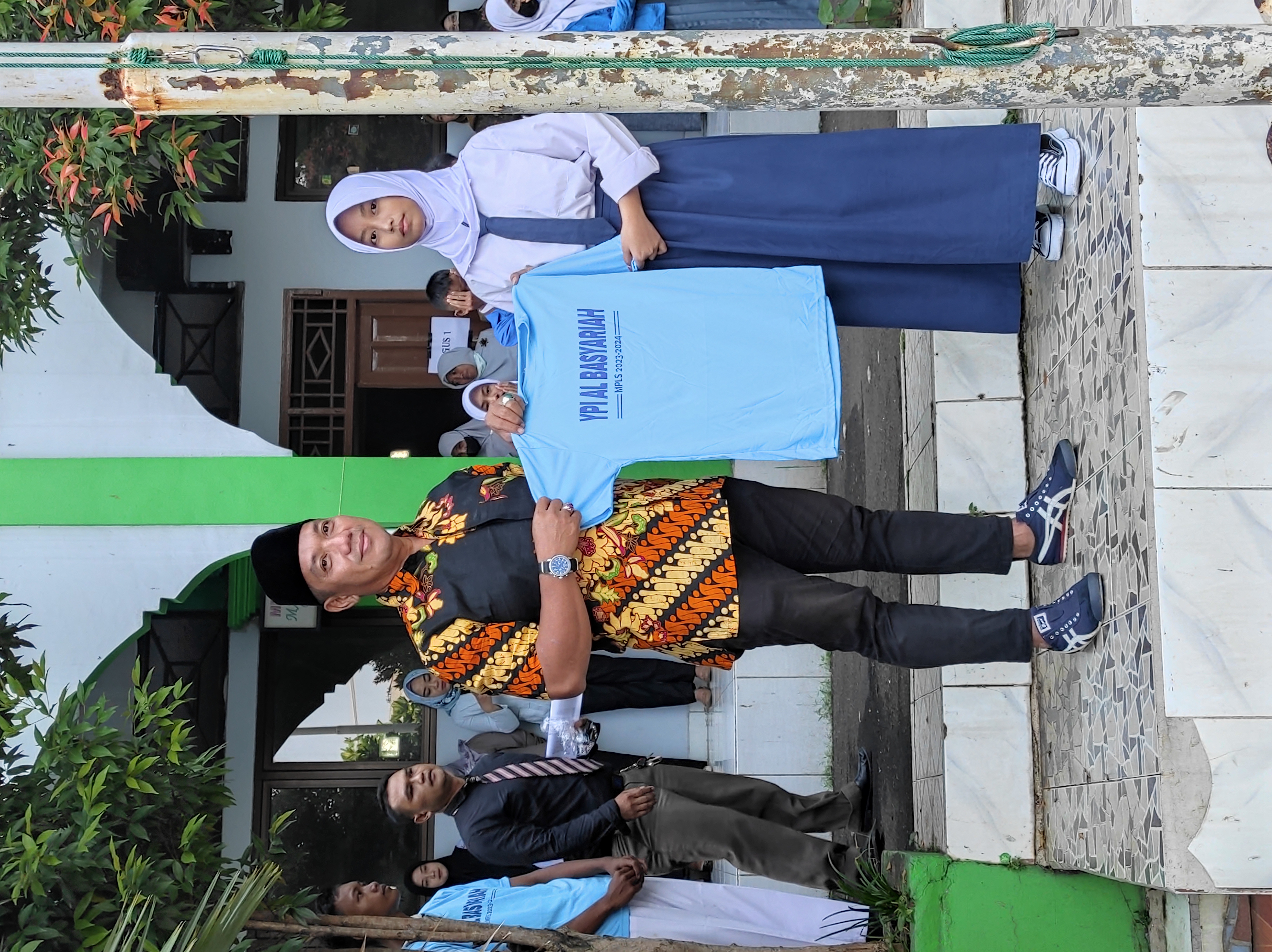 Simbolis penyematan Seragam MPLS
